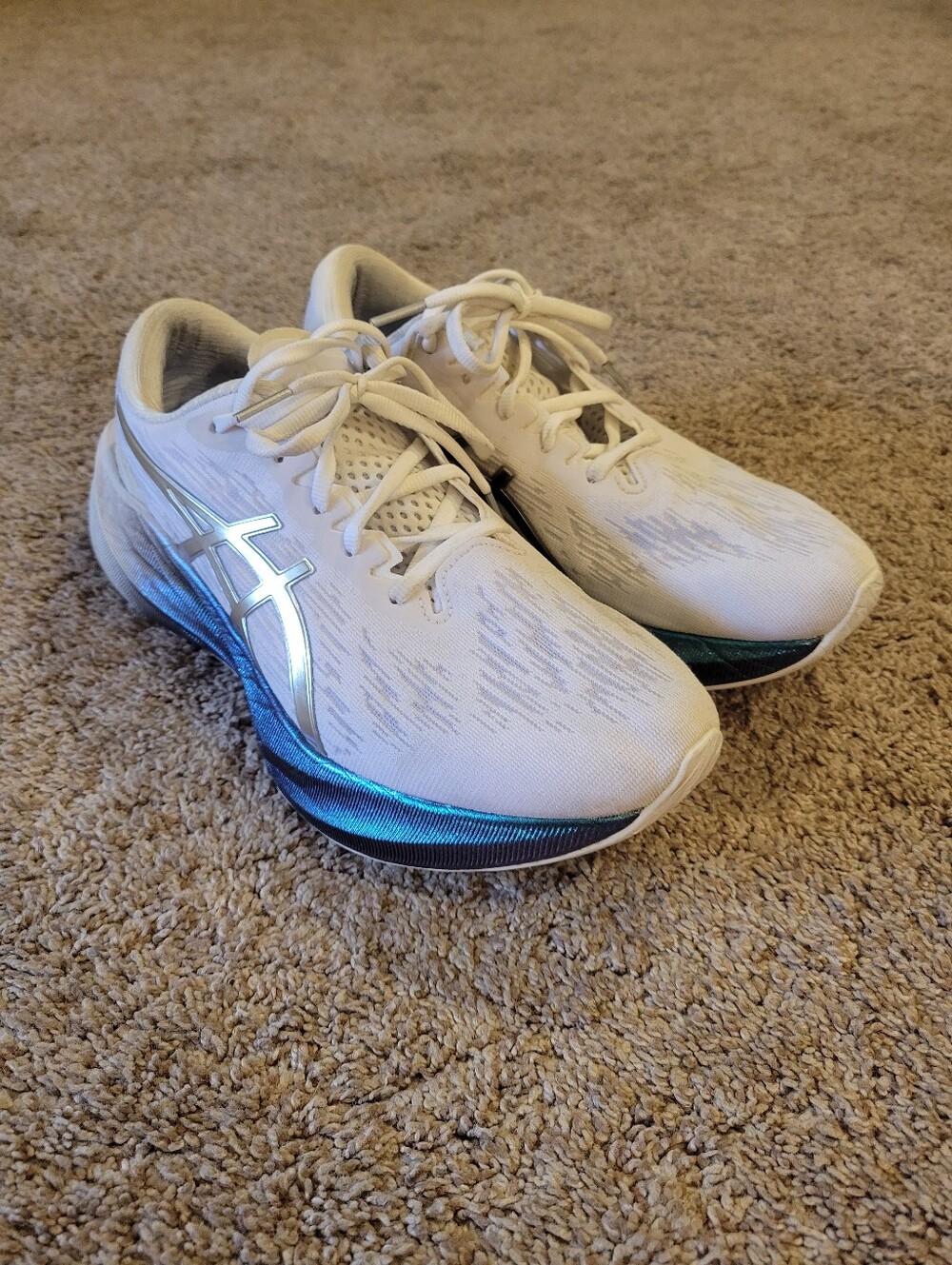 Asics Novablast 3 Running Shoes Womens Size 9.5 Used